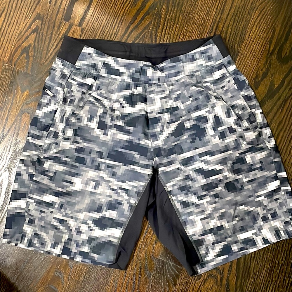 Lululemon T.H.E. Short - lined
